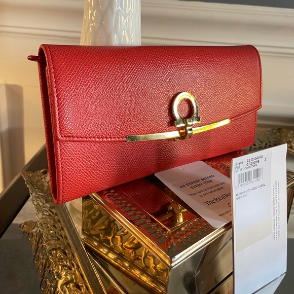 Salvatore Ferragamo Icona Clip Continental Wallet in Arid Coral - Picture 11 of 13